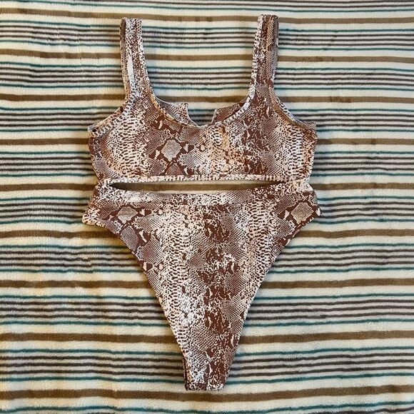 NWT Large Two-Piece Sets Swimsuit Cut-Out Bra Style Padded Khaki - Picture 3 of 9